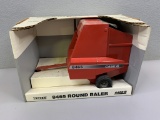 1/16 Case IH 8465 Round Baler