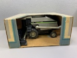 1/24 Deutz-Allis R6 Gleaner Combine