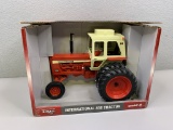 1/16 Case IH International 856 Tractor