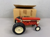 1/16 Toy Farmer McCormick Farmall 560 Tractor Ertl