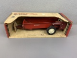 1/16 International Spreader