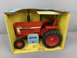 1/16 IH Farmall 1066 Turbo w/Roll Guard & Canopy