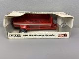 1/32 Case International PTO Side Discharge Spreader