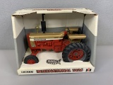 1/16 International Farmall 1026 Hydro Tractor