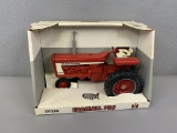 1/16 Farmall 706 Diesel Tractor