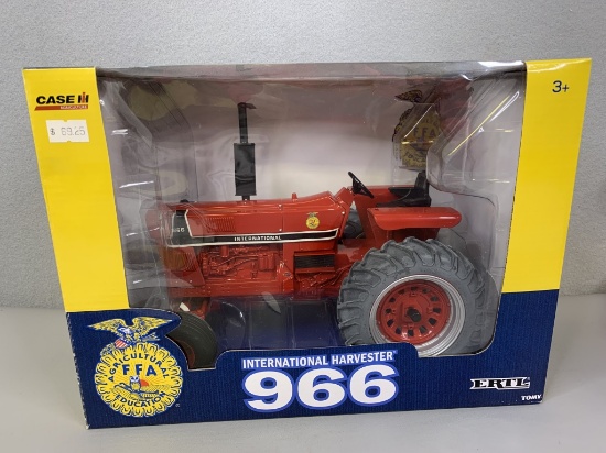 1/16 International Harvester 966 Tractor