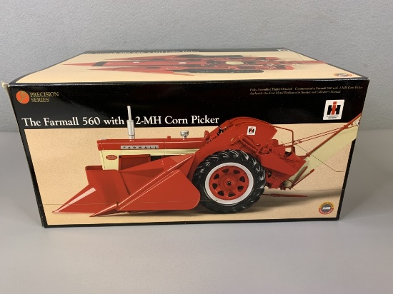 1/16 The Farmall 560 Tractor w/2-MH Corn Picker