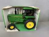 1/16 John Deere Tractor