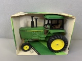 1/16 John Deere Row Crop Tractor