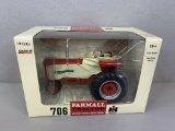 1/16 Case IH Farmall 706 Tractor w/Heat Houser