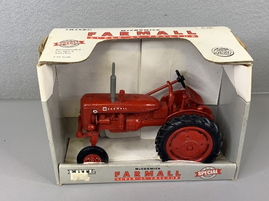 1/16 McCormick Farmall Super-AV Tractor, Ertl