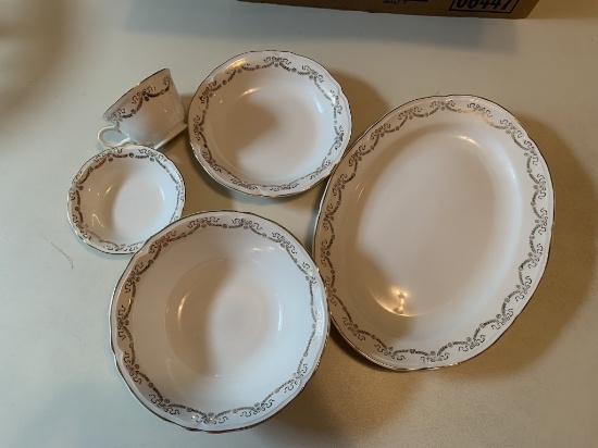 Knowles 8 Place Setting Dinnerware