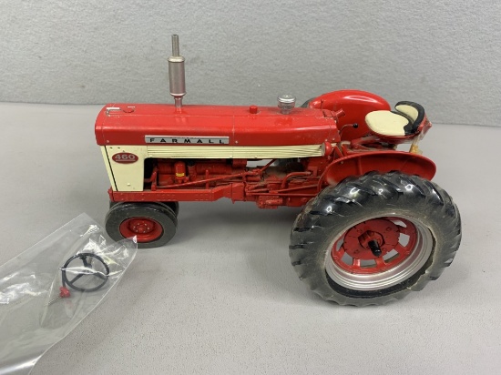 1/16 Farmall 460 Tractor