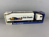 1/32 Ertl Cub Foods Truck & Trailer Chevy Titan
