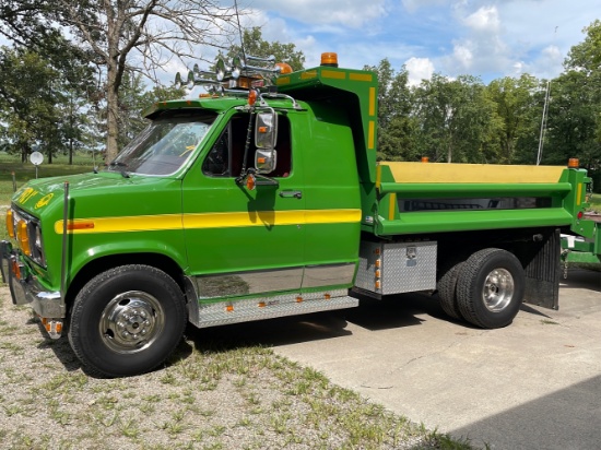 1989 Ford Dump Truck w/ Ambulance Prep Package