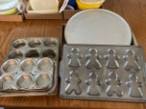 Muffin Tins, Pizza Pan & Gingerbread Pan