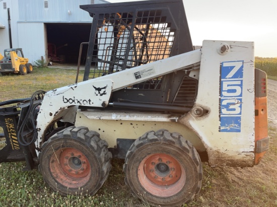 Bobcat 753 skid loader