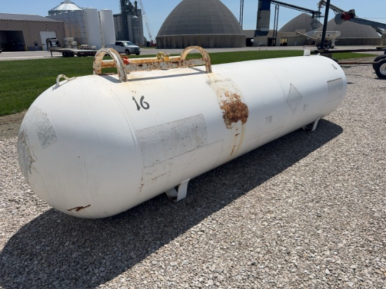 1000 Gal - 15 1/2’ Long x 44” Diameter Steel Tank - has broken baffle on the inside