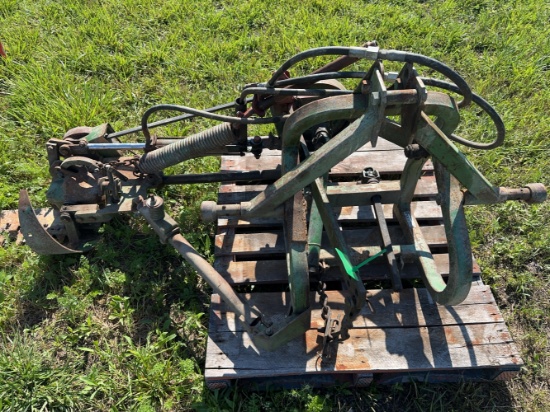 John Deere 350 Sickle Bar Mower - 11’ Bar