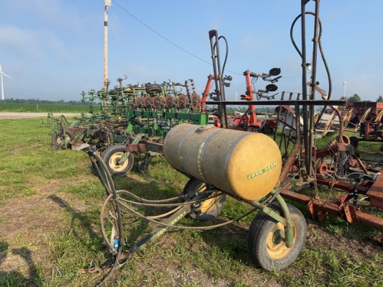 29-A John Deere Sprayer - 100 Gal w/ pto pump - 27’ width on 36” tip spacing