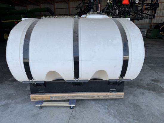 1000Gal Poly Tank on Skid