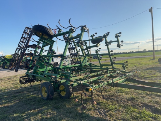 John Deere 960 Field Cultivator - 26’