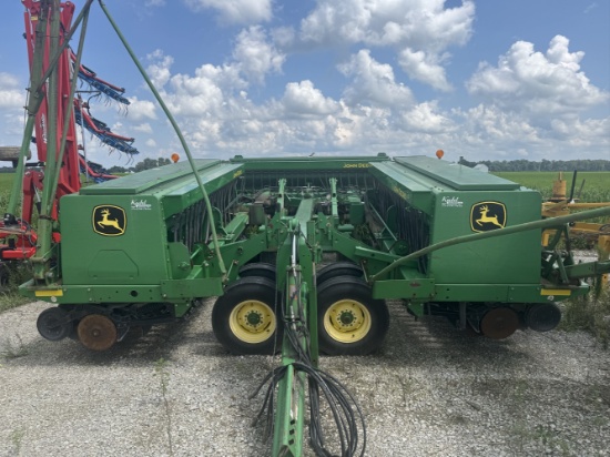 2002 John Deere 455 Front Fold 30' Drill - 6” spacing