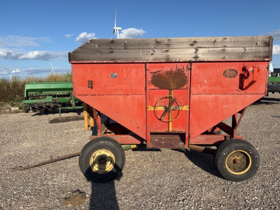 JM 210-6 Gravity Wagon w/ John Deere Running gear