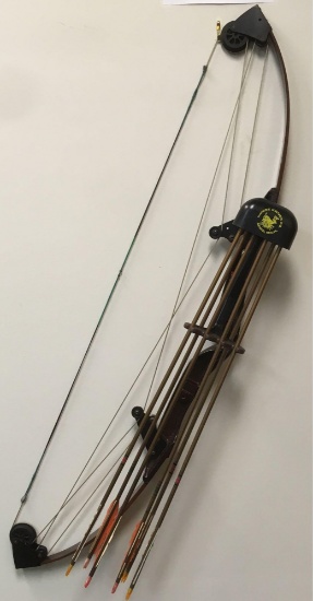 Whitetail Hunter Compound Bow and Detachable Kwikee Kwiver Quiver with Six Arrows