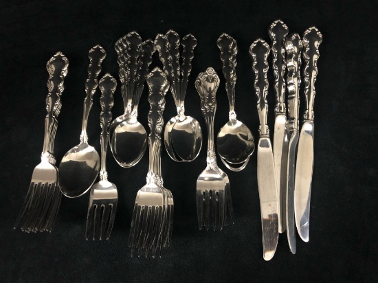 Vintage Oneida 39 Pc Stainless Steel Same Pattern Spoons - Forks - Butter Knifes