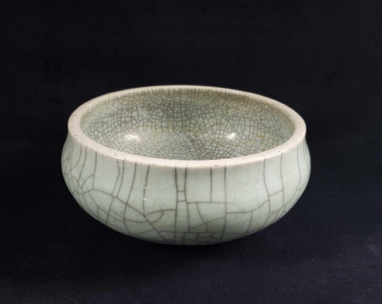 Chinese Qing Dynasty YongZhen 3 Footed Bowl