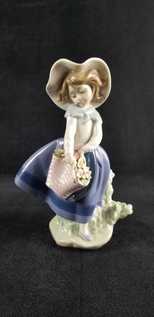 Linda Con Capazo Pretty Pickings Lladro | Art, Antiques & Collectibles  Collectibles | Online Auctions | Proxibid