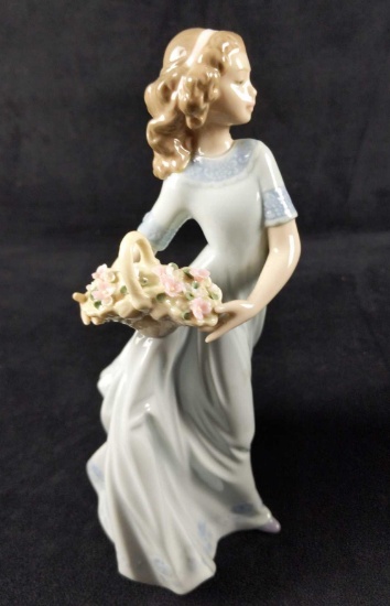 Lladro Spring Enchantment Woman Figurine Spain