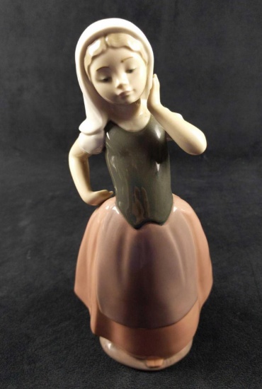 Nao Lladro Porcelain Peasant Girl With Veil