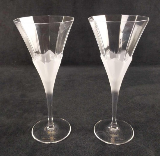 Two Oscar De La Renta Edelweiss Wine Glasses