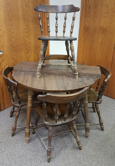 Laminate Top Dining Room Set - 5 Chairs & 2 Leaves, Shows alot of wear 42" Round