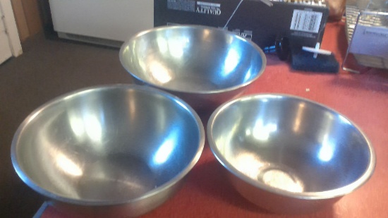 3 stainless steel bowls
