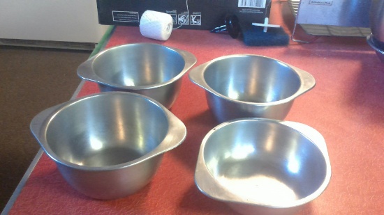 4 Stainless steel bowls