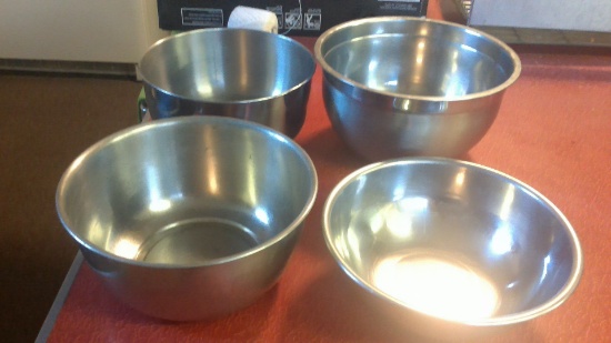 4 Stainless steel bowls 9"