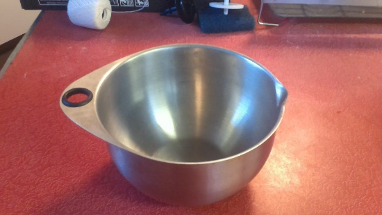 9" Stainless steel mixing bowl