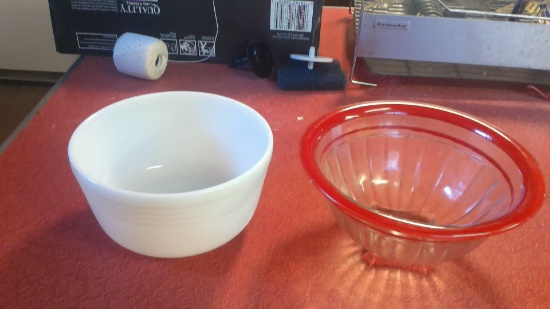 2 8"Glass mixing bowls