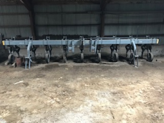 Hiniker Model 1000 8 Row Narrow No Till Cultivator