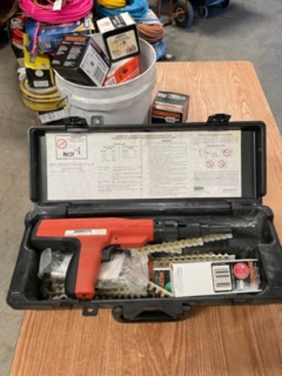 Remington 495 Low Velocity Powder Actulated Fastening Tool w/Loads & Fasteners