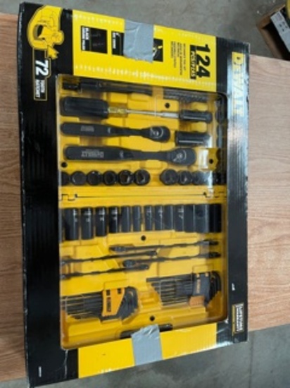 Dewalt 124 Piece Tool Set NiB