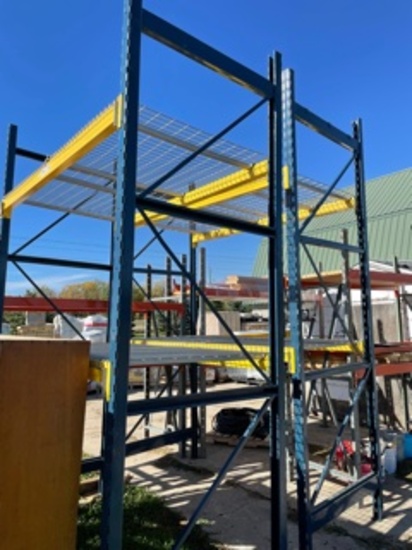 24' of 4" Pallet Rocking 11' High