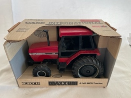 Case IH Maxxum 5140 MFD 1/16 Scale  ERTL Special Edition