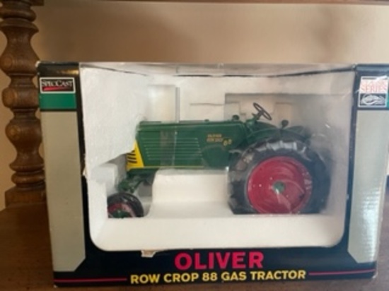 Oliver Row Crop 88 Gas 1/16 Scale Spec Cast Classic Series