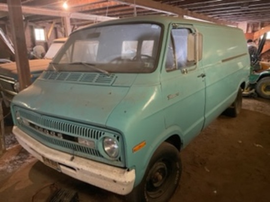 1971 DODGE TRADESMAN 200 VAN