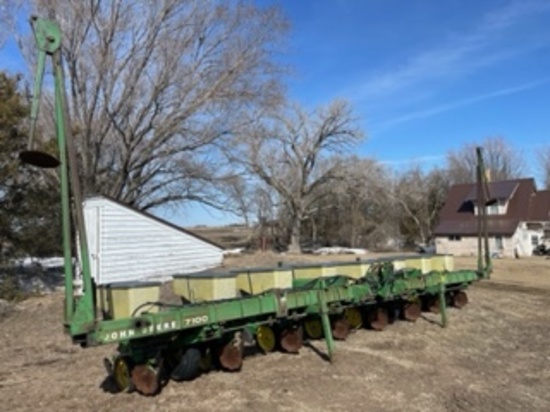 John Deere 7100 Planter