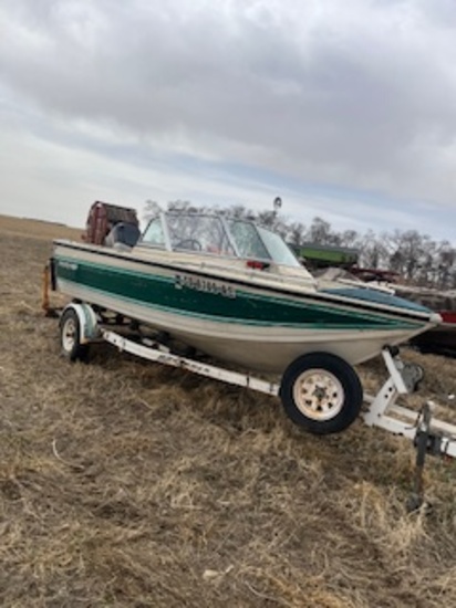 CRESTLINER 15' BOAT WITH MERCURY 45 HP OB MOTOR & EZLOADER TRAILER